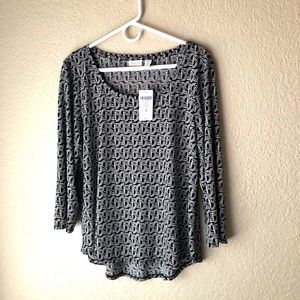 Chico’s NWT long sleeve black print top.